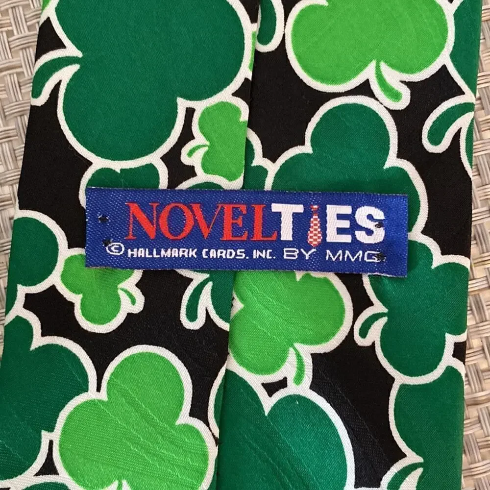 Lucky Irish tie with Shamrocks C